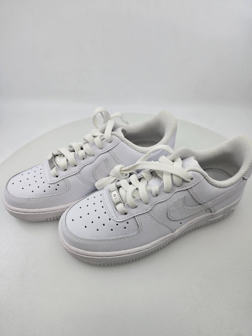Nike Womens Air Force 1 '07 SIZE 6 [DD8959 100]